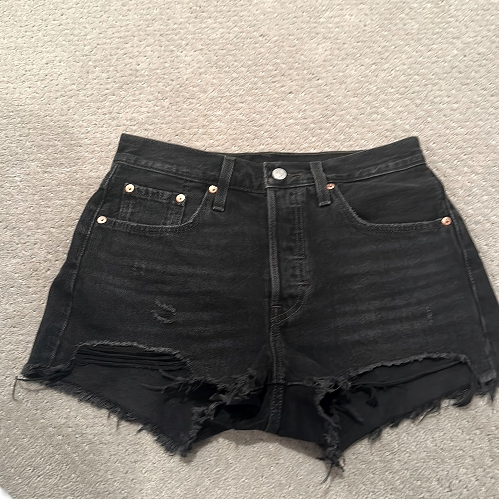 Black high waisted 501 Levi shorts
